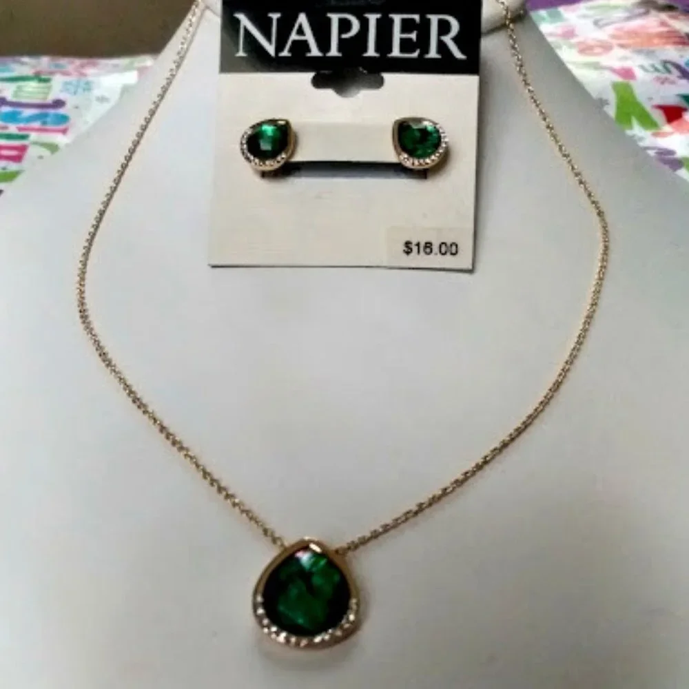 NAPIER Gold Emerald Green + Clear Crystal Pear Shaped Stud Earrings**NEW! - Picture 1 of 3